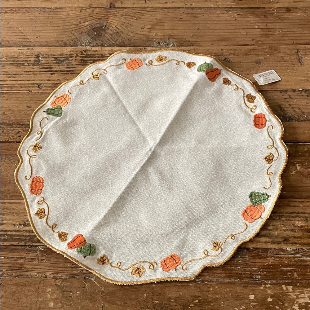 NEW Halloween and autumn-themed doily